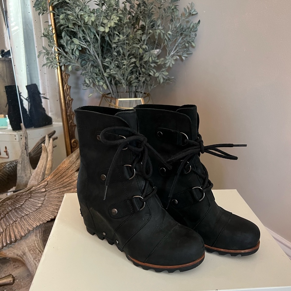 Sorel Joan of Arctic like new size 6.5